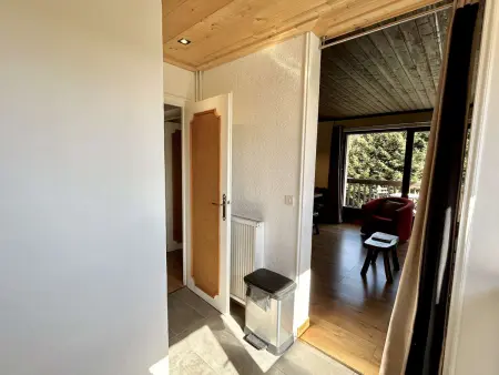 Appartement cosy 2 pièces avec balcon, proche centre et télécabine, piscine et tennis en été - Photo 8
