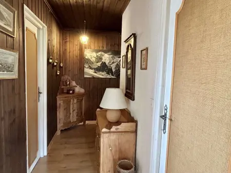 Appartement cosy 2 pièces avec balcon, proche centre et télécabine, piscine et tennis en été - Photo 9