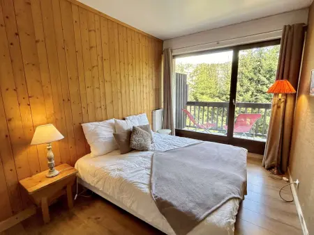 Appartement cosy 2 pièces avec balcon, proche centre et télécabine, piscine et tennis en été - Photo 10