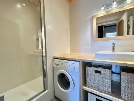 Appartement cosy 2 pièces avec balcon, proche centre et télécabine, piscine et tennis en été - Photo 13