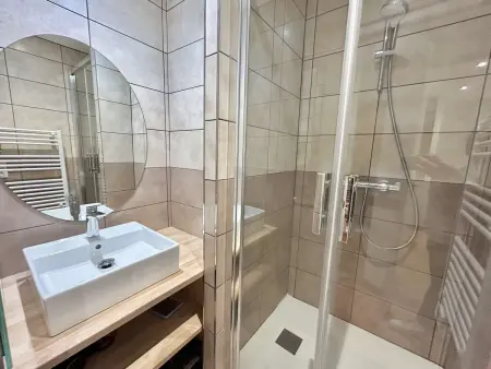 Studios + Cabine à Megève, 4 Couchages, 500m des Remontées, Balcon Sud, Parking Inclus - Photo 9