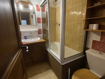 Appartement 4 personnes, skis aux pieds, centre village avec parking - Photo 4