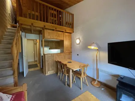 2 pièces mezzanine pour 6 pers, balcon sud, proche pistes et commerces - Photo 2