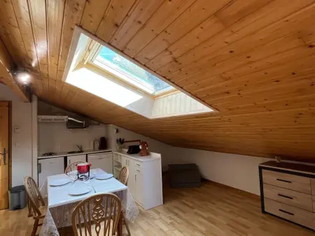 Appartement mansardé 2 pièces avec piscine et wifi - Photo 10