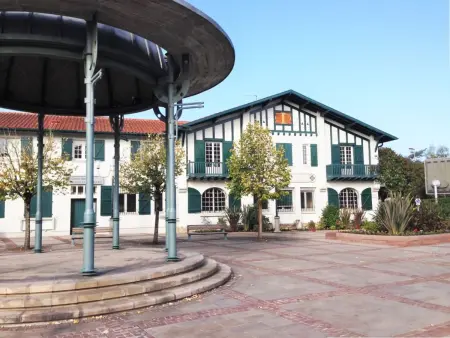 Appartement à Anglet avec Terrasse, Proche Plages et Commerces, Piscine et Parking - Photo 14