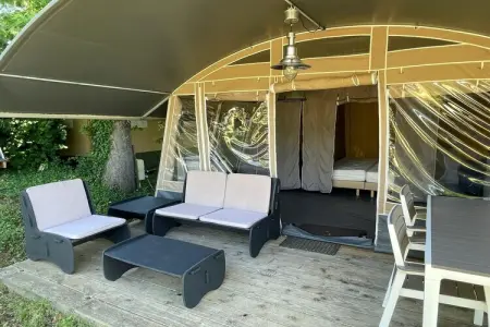 Camping Le Clou 1, Lodge en Dordogne avec vue - Photo 10