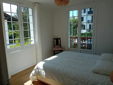 Spacieux T4 rénové à Hendaye, lumineux et calme, proche plage avec parking et WiFi. - Photo 4