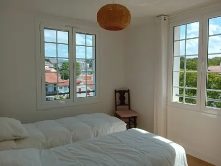 Spacieux T4 rénové à Hendaye, lumineux et calme, proche plage avec parking et WiFi. - Photo 5
