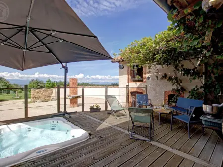 Spacieux gîte en campagne avec piscine et spa, Gite 10 personnes à Néronde - Photo 1