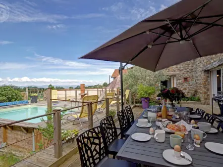 Spacieux gîte en campagne avec piscine et spa, Gite 10 personnes à Néronde - Photo 2