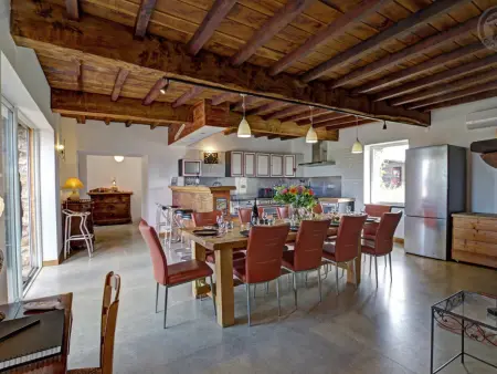 Spacieux gîte en campagne avec piscine et spa, Gite 10 personnes à Néronde - Photo 3