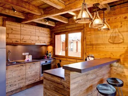 Chalet rénové au cœur du village, proche des pistes, 9 pers, WiFi inclus - Photo 2
