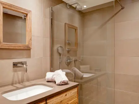 Chalet rénové au cœur du village, proche des pistes, 9 pers, WiFi inclus - Photo 4