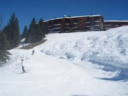 Appartement 3 pièces avec balcon, skis aux pieds - Photo 9