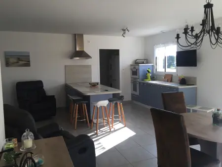 Maison à Longeville-sur-Mer : Plage, Surf et Détente - Photo 2