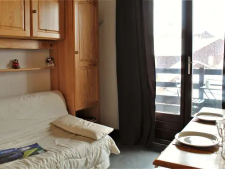 Studio cabine au pied des pistes, 4 couchages, plein centre, balcon exposé Ouest, parking proche - Photo 1