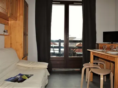 Studio cabine au pied des pistes, 4 couchages, plein centre, balcon exposé Ouest, parking proche - Photo 2