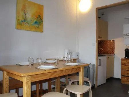 Studio cabine au pied des pistes, 4 couchages, plein centre, balcon exposé Ouest, parking proche - Photo 3