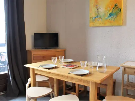 Studio cabine au pied des pistes, 4 couchages, plein centre, balcon exposé Ouest, parking proche - Photo 4