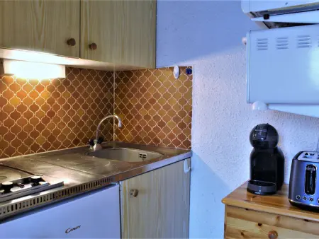 Studio cabine au pied des pistes, 4 couchages, plein centre, balcon exposé Ouest, parking proche - Photo 6