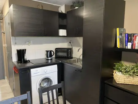 Charmant T2 rénové avec clim, WiFi et parking à 15 min des Thermes de Balaruc-les-Bains - Photo 3