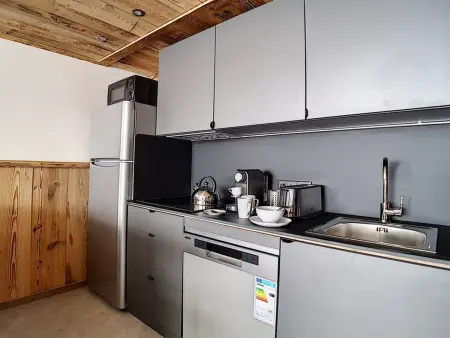 Appartement rénové 36m², skis aux pieds, balcon sud - Photo 6