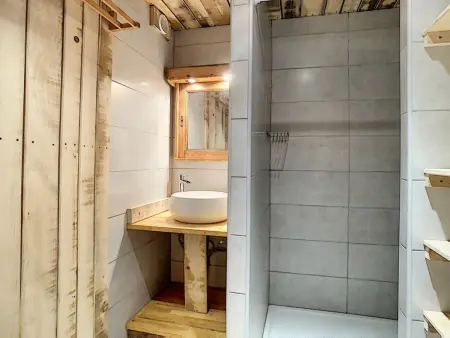 Appartement rénové au pied des pistes avec balcon pour 6 personnes - Photo 10