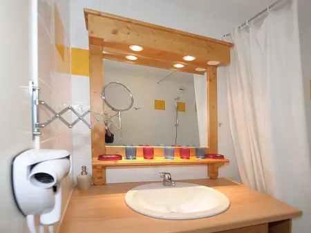 Appartement spacieux avec balcon, proche des pistes, WIFI inclus - Photo 9