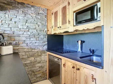 Duplex rénové aux Menuires, ski aux pieds, balcon - Photo 3