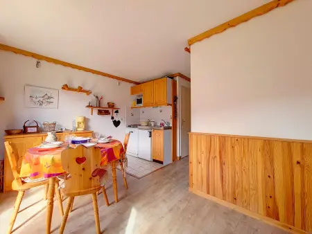 Studio fonctionnel aux pieds des pistes avec balcon - Photo 5