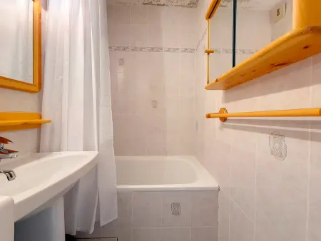 Studio fonctionnel aux pieds des pistes avec balcon - Photo 8