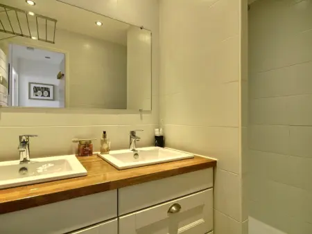 Appartement rénové 64m², 6 pers, balcon, accès Wi-Fi, pistes - Photo 8