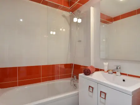 Appartement rénové spacieux 3 pièces pour 8 pers, animaux admis, balcon, 2 sdb - Photo 3