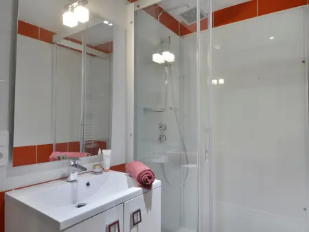 Appartement rénové spacieux 3 pièces pour 8 pers, animaux admis, balcon, 2 sdb - Photo 9