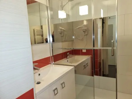 Appartement rénové 5 pers, balcon, animaux admis - Photo 4