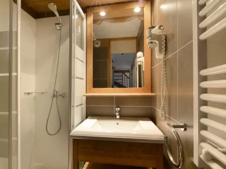 Appartement rénové proche station avec balcons et vue, 3 ch, 10 pers - Photo 12