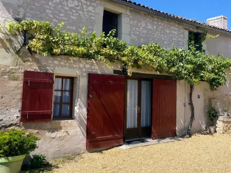 Gîte charmant en tuffeau près de Saumur avec terrasse, poêle à bois et grandes commodités - Photo 1