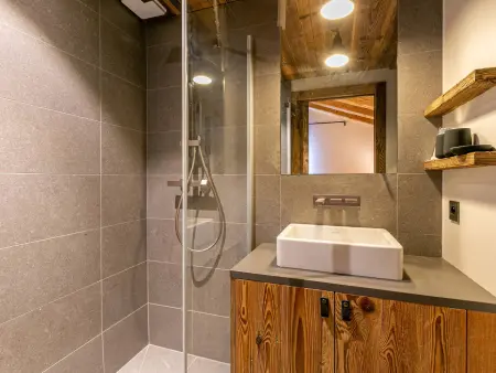 Luxueux appartement sous charpente proche des pistes - 10 pers - Photo 10