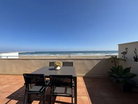 Appartement 2 pièces avec terrasse et vue mer à 50m de la plage - Photo 2