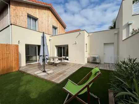Maison neuve climatisée, 8 pers, proche plages, surf, Wi-Fi, terrasse, parking, ménage inclus - Photo 1