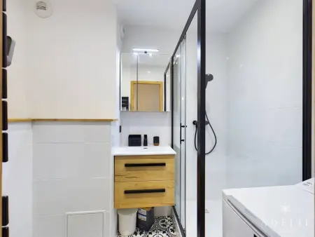 Studio rénové 2* pour 4 pers., skis aux pieds, balcon exposé sud-ouest, proche commerces et garderie - Photo 4