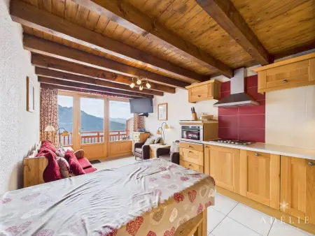 Duplex rénové avec balcon et parking, à 100m des pistes - Photo 3