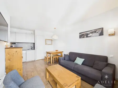 Bel Appartement Rénové avec Balcon -  Ski aux Pieds, 5 Pers., Près des Commerces - Photo 2