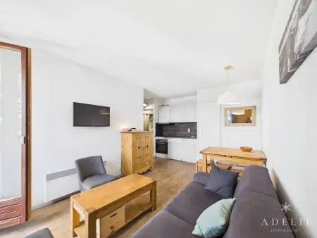 Bel Appartement Rénové avec Balcon -  Ski aux Pieds, 5 Pers., Près des Commerces - Photo 3