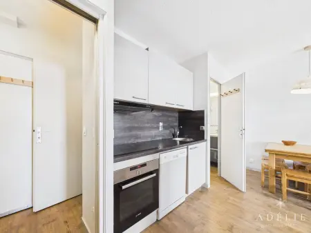 Bel Appartement Rénové avec Balcon -  Ski aux Pieds, 5 Pers., Près des Commerces - Photo 5