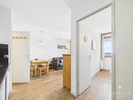 Bel Appartement Rénové avec Balcon -  Ski aux Pieds, 5 Pers., Près des Commerces - Photo 6