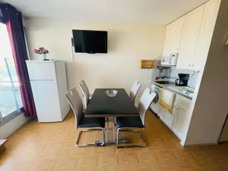 Appartement 2 pièces avec parking, WIFI, et climatisation - Photo 2