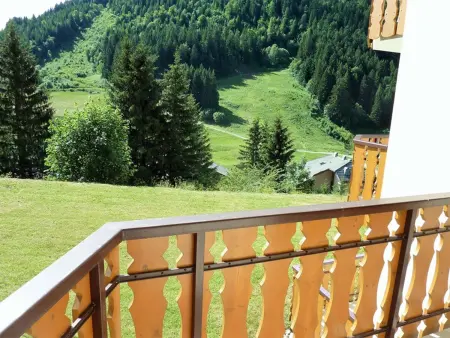 Charmant 2 pièces avec balcon, départ des randonnées, parking et ascenseur - Photo 3