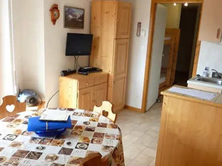Charmant 2 pièces avec balcon, départ des randonnées, parking et ascenseur - Photo 5