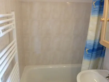 Charmant 2 pièces avec balcon, départ des randonnées, parking et ascenseur - Photo 11